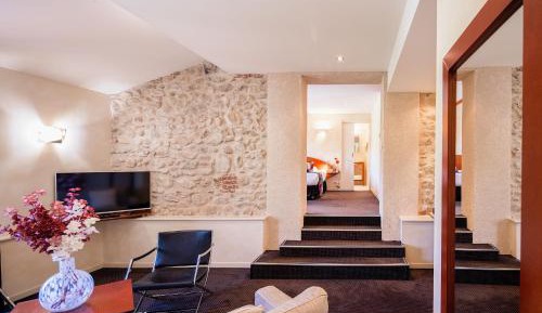 Suite with Mountain View
