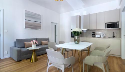 Deluxe Two Bedroom Apartment