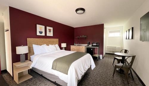 Deluxe Queen Room