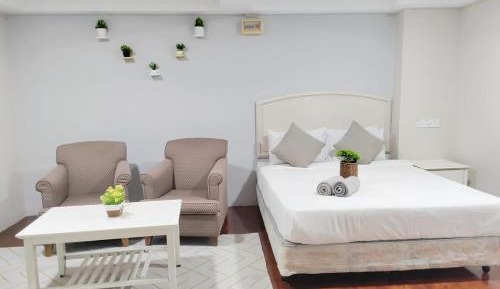 Deluxe Queen Room