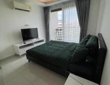 Studio with Balcony