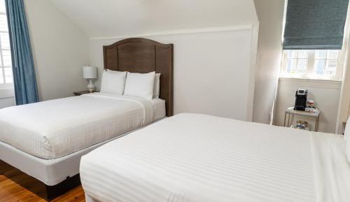 Deluxe Queen Room with Two Queen Beds