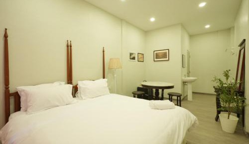 Deluxe King Studio