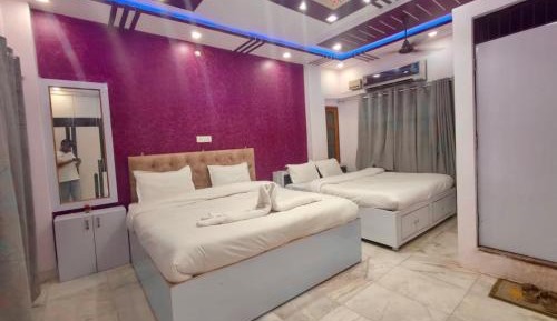 Quadruple Room with Private Bathroom