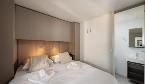  Prestige Two-Bedroom Mobile Home with Terrace