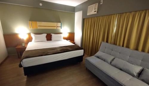 Deluxe Queen Suite