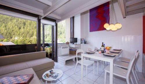 Apartment with Mountain View