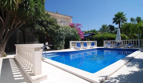 Queen Room with Pool View