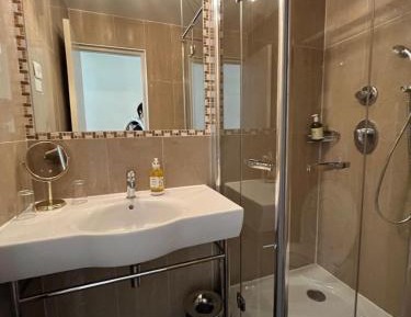 Double Room Mirabeau (second floor)