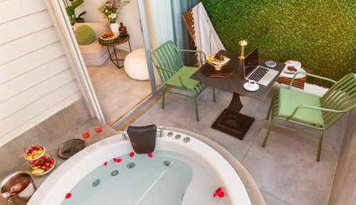 Double Room with Jacuzzi and Balcony
