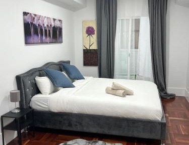 One-Bedroom Apartment with View