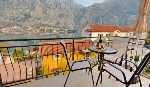 One-Bedroom Apartment with Balcony and Sea View