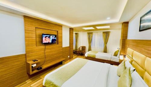 Deluxe Double Room (2 Adults + 1 Child)