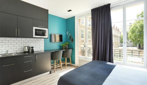 Medium Studio with Kitchen