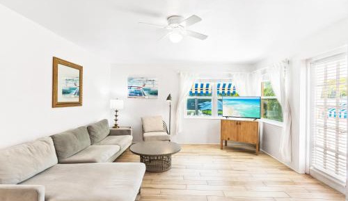Bungalow - Water Front 