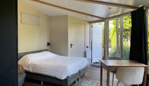 Apartment with Garden View