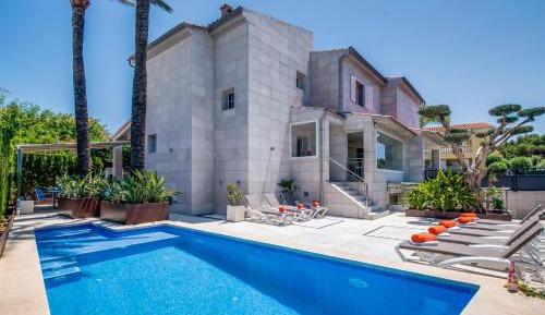 Four-Bedroom Holiday Home