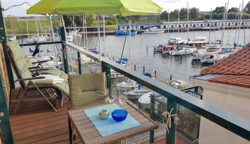 Apartment with Lake View