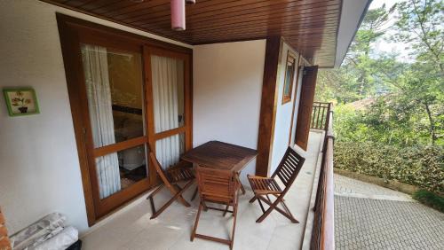 Three-Bedroom Apartment with Balcony