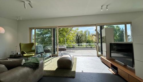 Apartment with Lake View