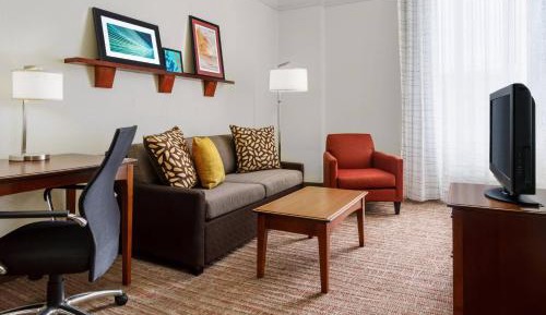 One-Bedroom Queen Suite