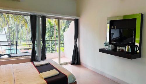 Suite with Pool View