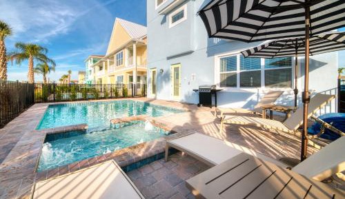 Eight-Bedroom Holiday Home