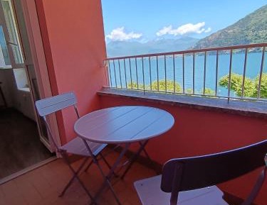 Apartment with Lake View