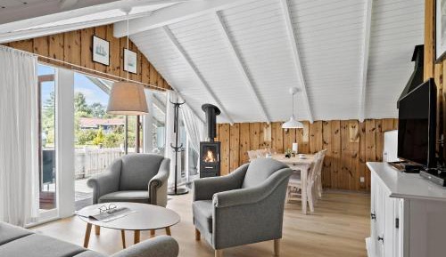 Three-Bedroom Holiday Home 