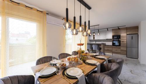 Three-Bedroom Apartment with Balcony