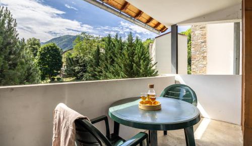 One-Bedroom Apartment with Sleeping Alcove (6 People)