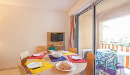 Studio with Balcony (5 People)