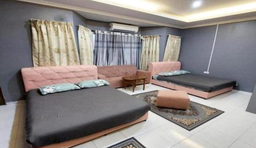 Deluxe Family Room