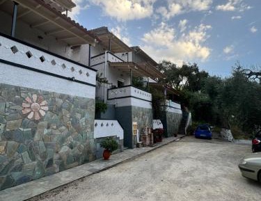 Deluxe Studio