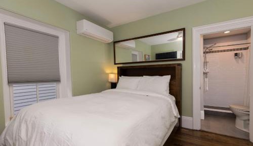 Queen Room #5