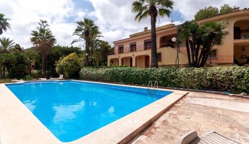 Villa with Garden View