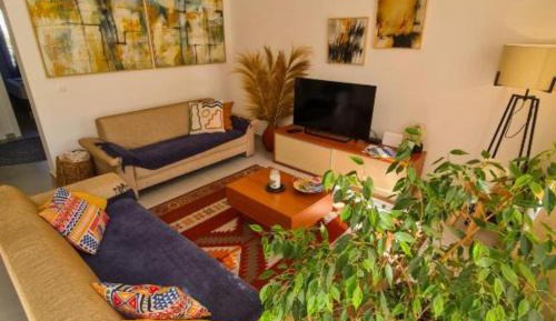 Two bedroom apartment with Balcony and Mountain View