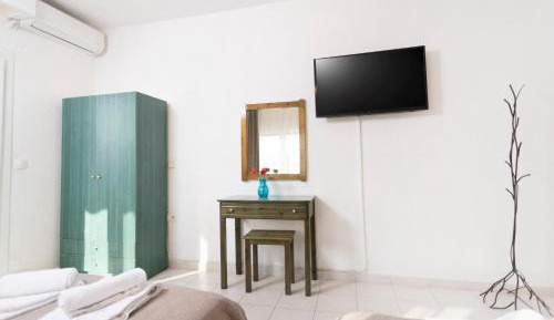 One-Bedroom Apartment with Balcony
