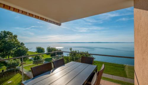 Two-Bedroom Apartment with Lake View