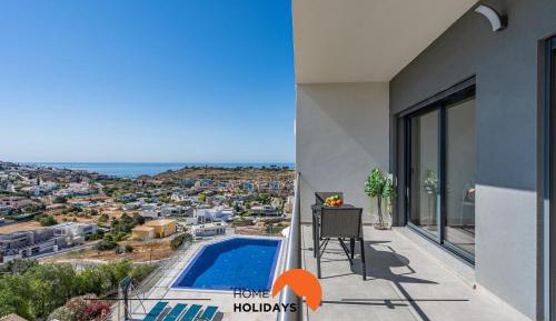 One-Bedroom Apartment with Sea View and Balcony