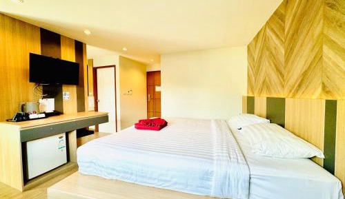 Deluxe King Room Street side