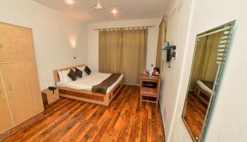 Deluxe Room (2 Adults + 1 Child)