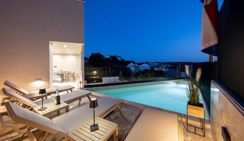Three-Bedroom Deluxe Apartment