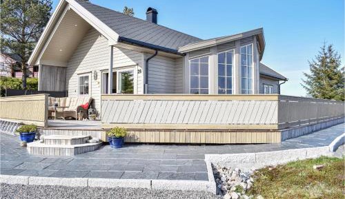 Three-Bedroom Holiday Home 