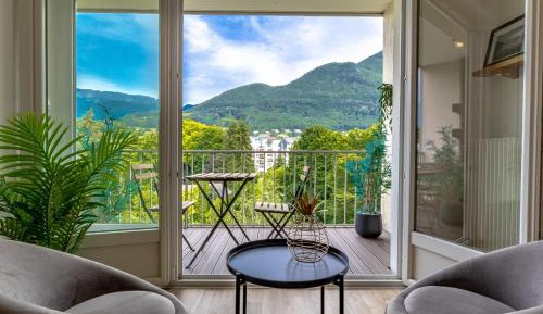 Studio with Mountain View