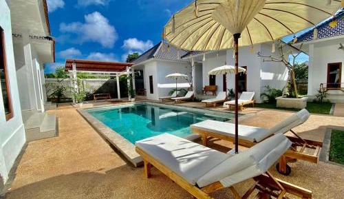 Room with Shared Pool