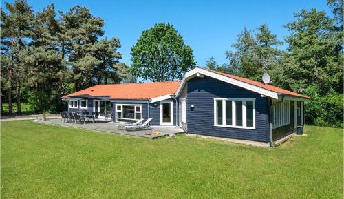 Five-Bedroom Holiday Home