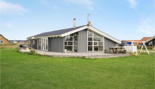 Three-Bedroom Holiday Home 