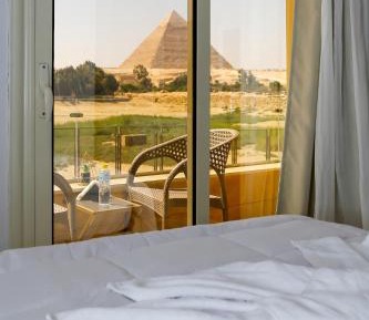 Deluxe Double Room with Pyramids View & Balcony