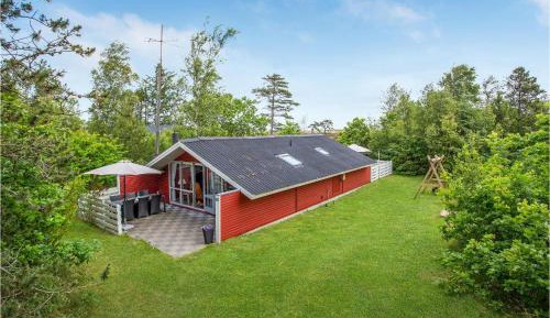 Three-Bedroom Holiday Home 